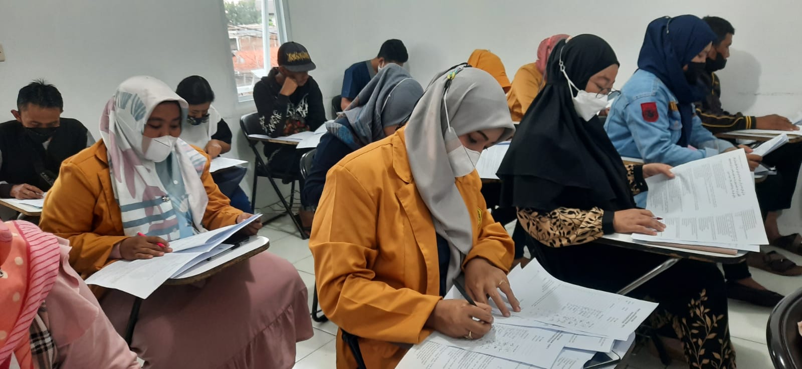 Ratusan Warga Cileunyi Berbondong-bondong Ikuti Ujian Pendidikan Kesetaraan Paket C