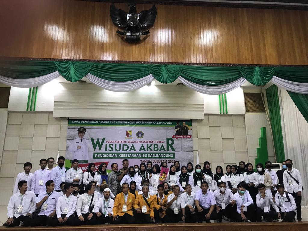 Warga Belajar PKBM Imam Syafei ikuti Wisuda Akbar Pendidikan Kesetaraan Tahun 2022