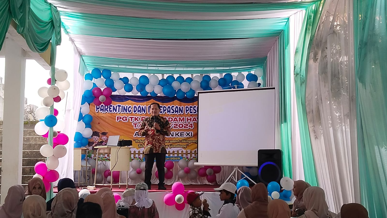 Imam Syafei Hadiri Parenting dan Pelepasan PG TK Plus Adam Hawa